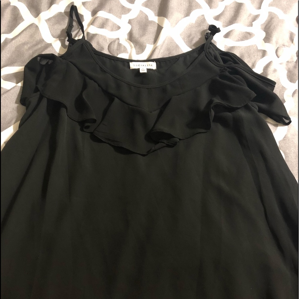 Beautiful ruffled black top!